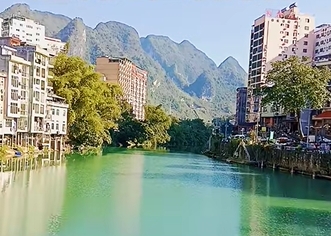 坡月村