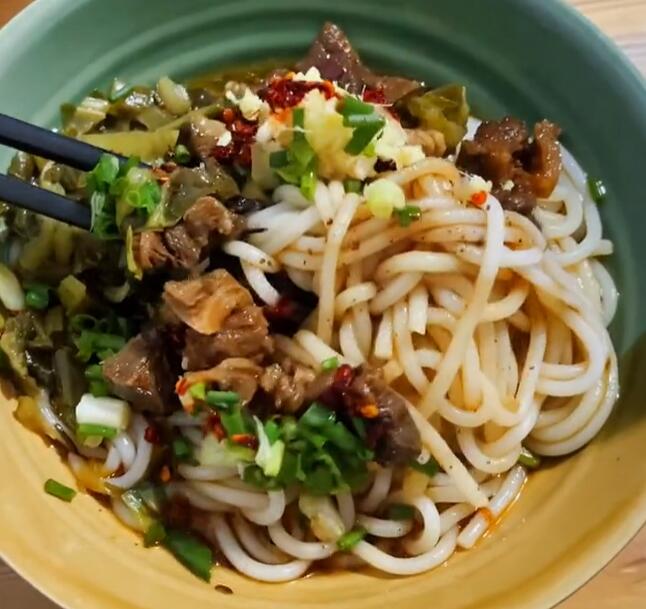 麻栗场镇酸汤粉