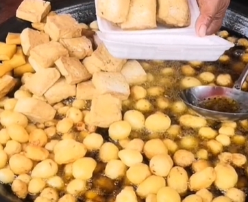 双龙街道炸臭豆腐