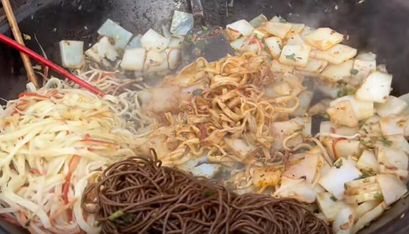 大荆镇饸络炒凉粉