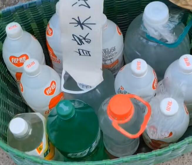 金石桥镇自家制作的米酒