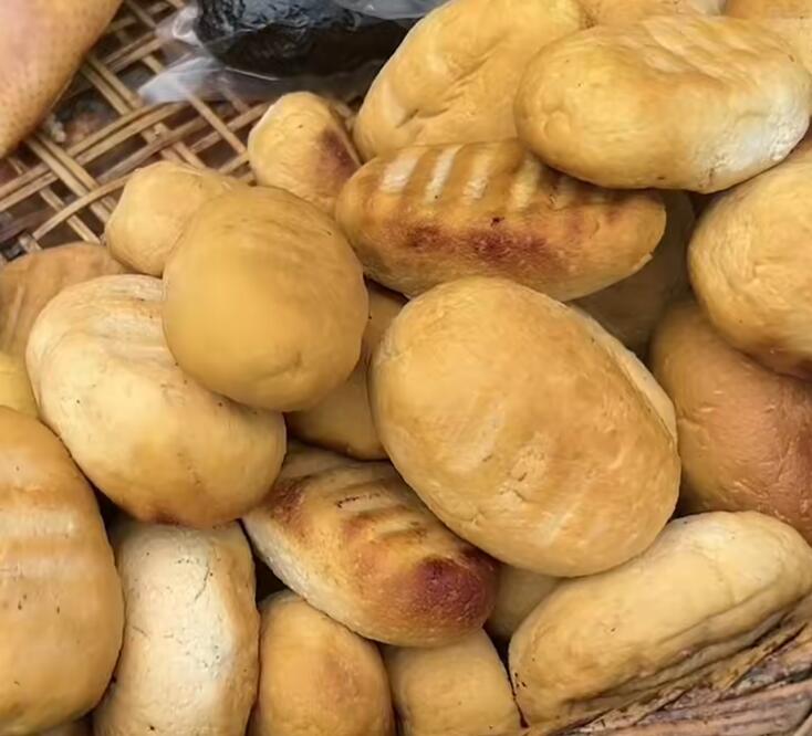 南岳庙镇熏干的猪血丸子