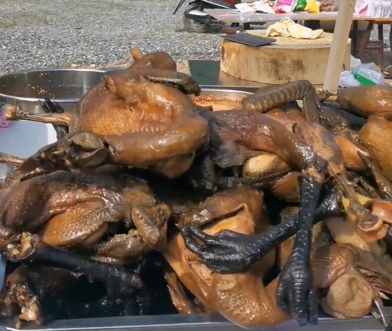 枧槽苗族乡丰岩乌骨鸡