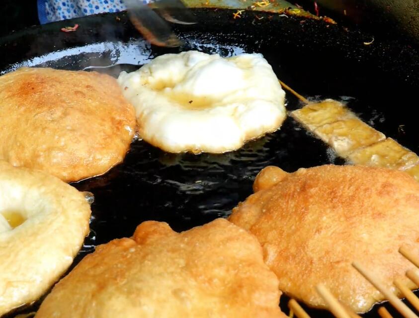 枧槽苗族乡炸的油粑粑