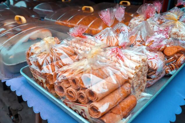 龙江镇小时候的饼干、蛋卷、面包等零食