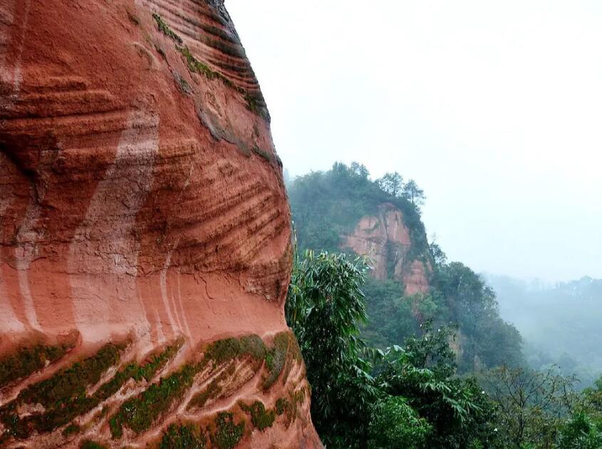 胜天红岩山旅游景区